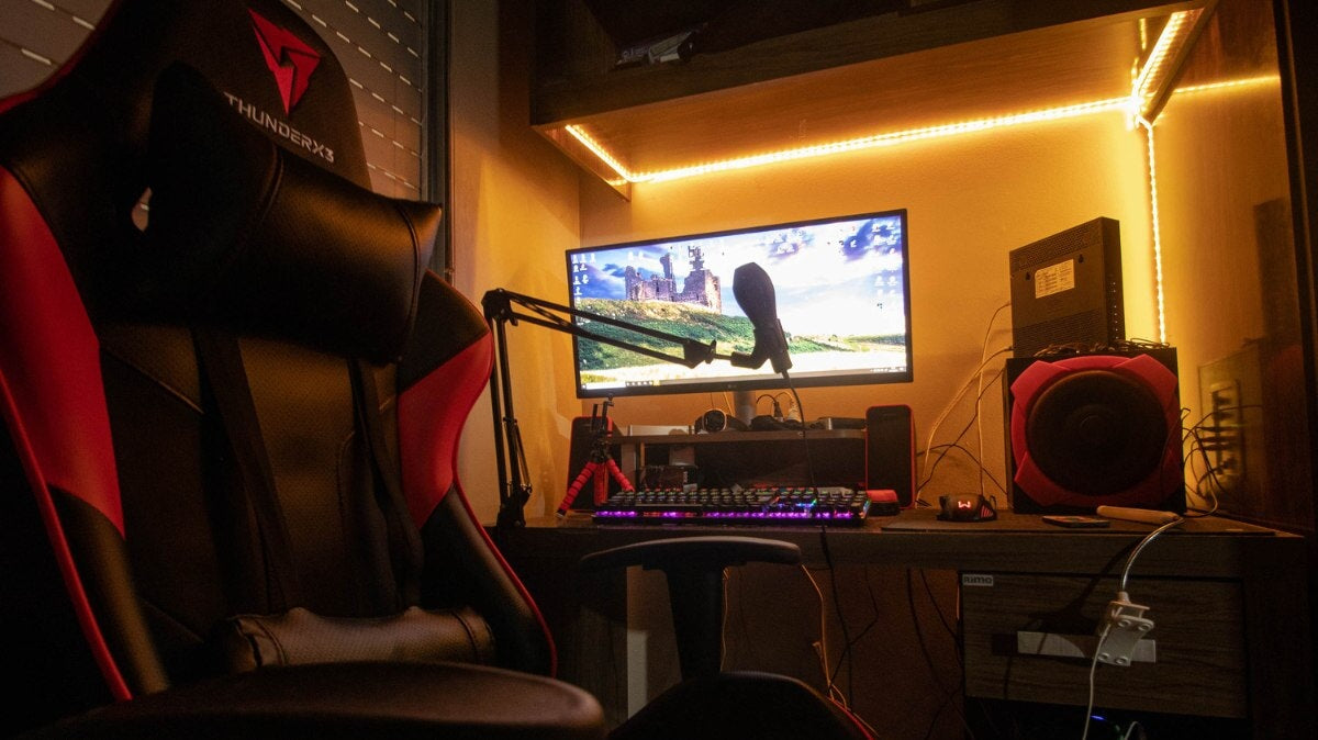 Équipement de jeu dans une pièce sombre