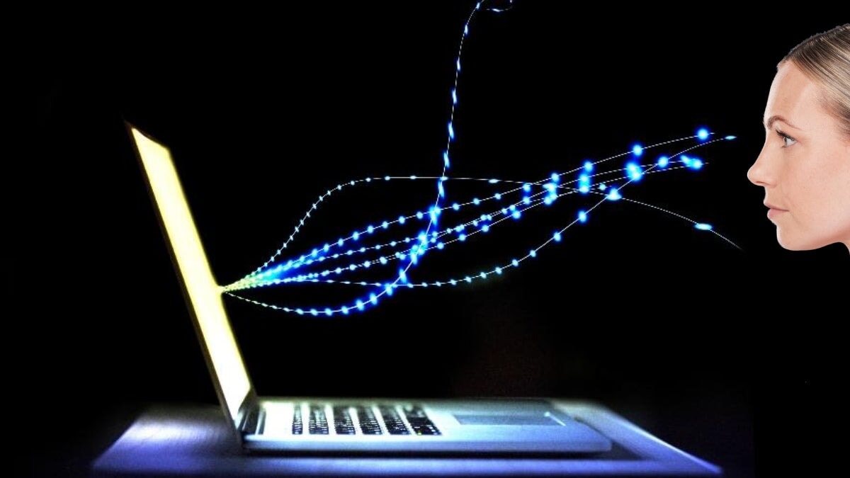 des lumières bleues explosent depuis un écran d’ordinateur