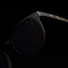 lunettes horus x league of legends urban nexus zoom sur la branche et le picto lol sur le verre sur fond noir