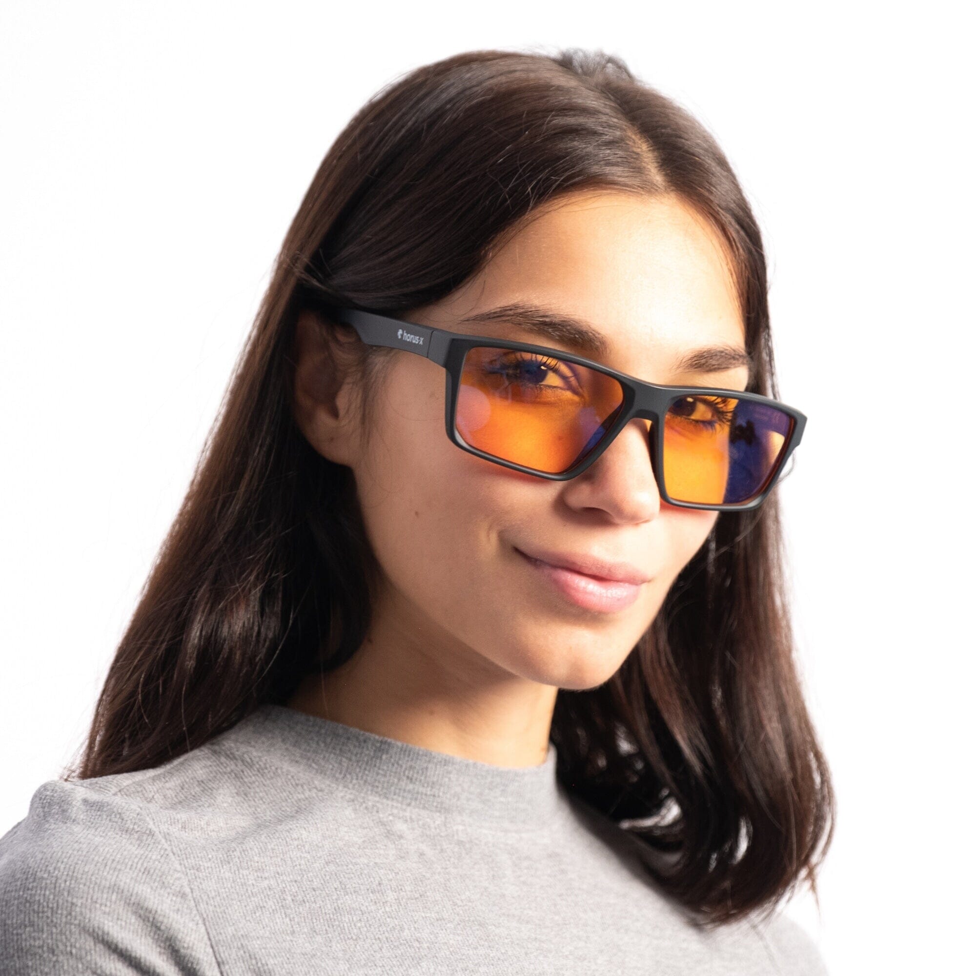 https://de.horus-x.com/cdn/shop/products/lunettes-pour-femme-gaming-filtre-lumiere-bleue-one-amber_4.jpg?v=1694509992